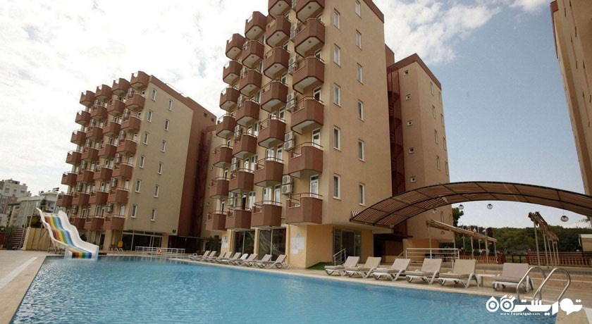 نمای استخر و کلی هتل لارا هادریانوس